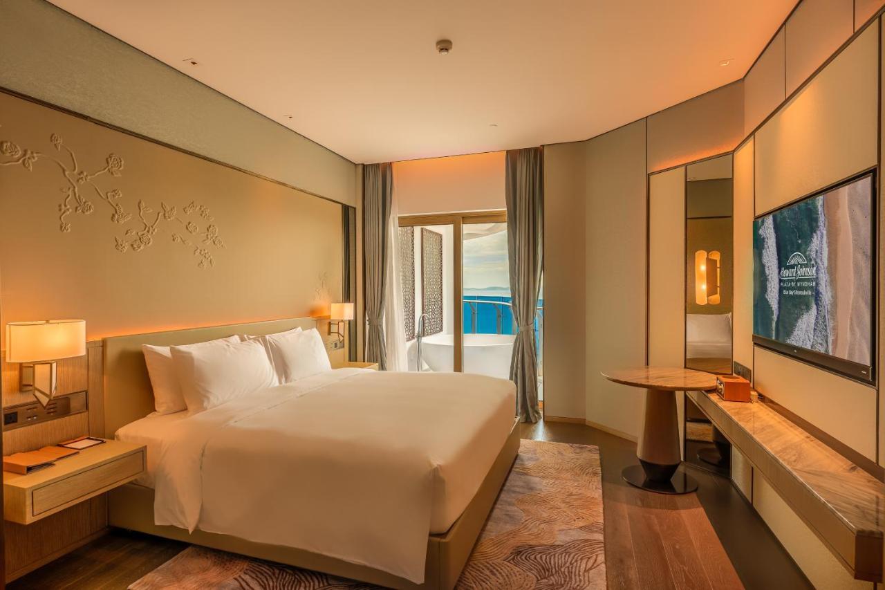 Howard Johnson Plaza By Wyndham Blue Bay Sihanoukville Exterior foto