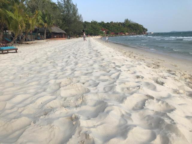 Howard Johnson Plaza By Wyndham Blue Bay Sihanoukville Exterior foto