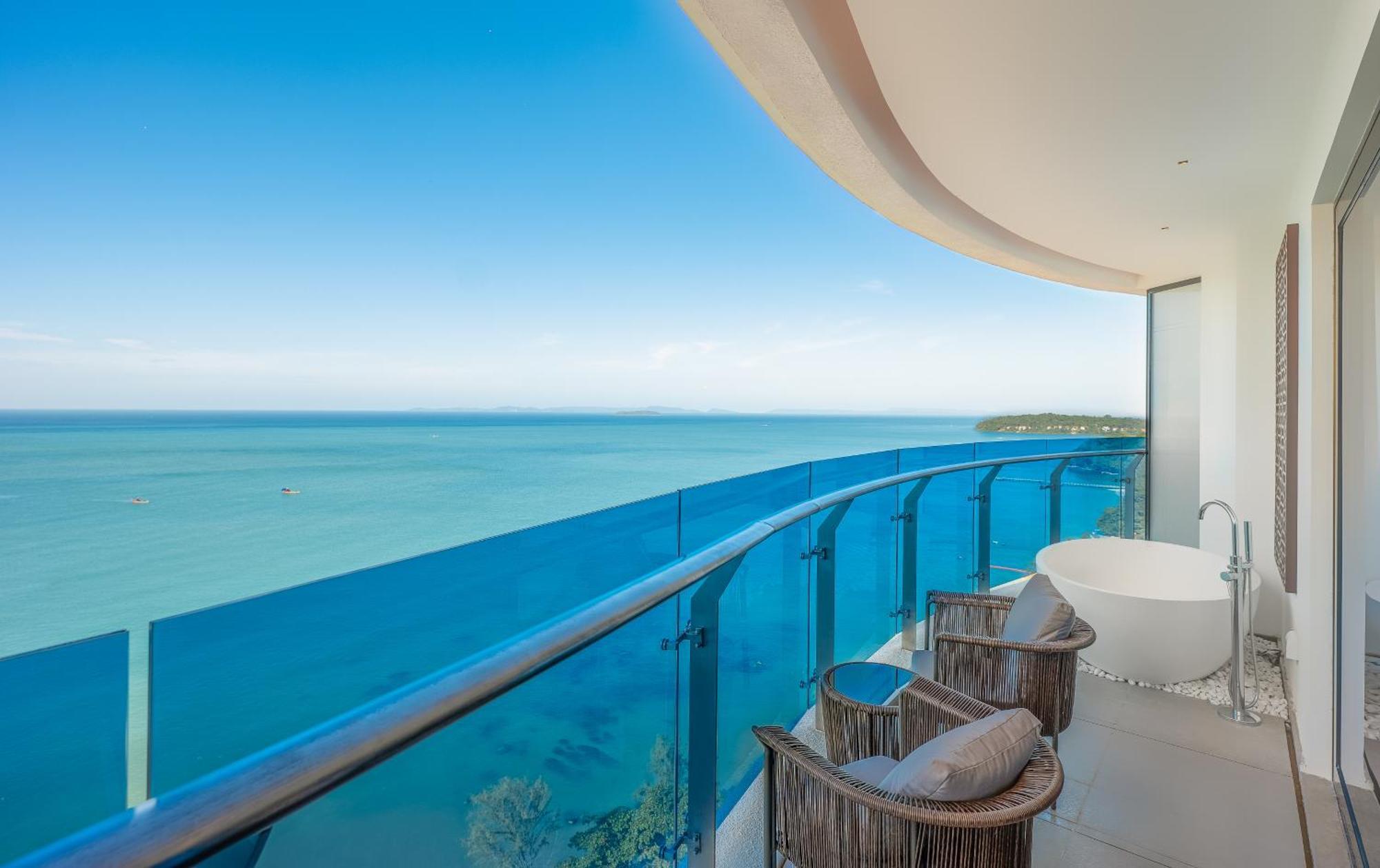 Howard Johnson Plaza By Wyndham Blue Bay Sihanoukville Exterior foto